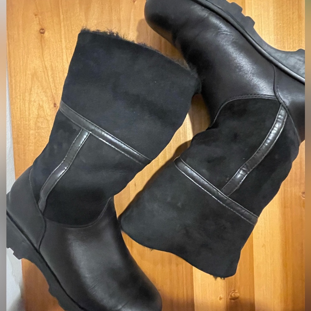 La Canadienne Leather and Suede Shearling Asymmetrical Mid Calf Black Boots - 8